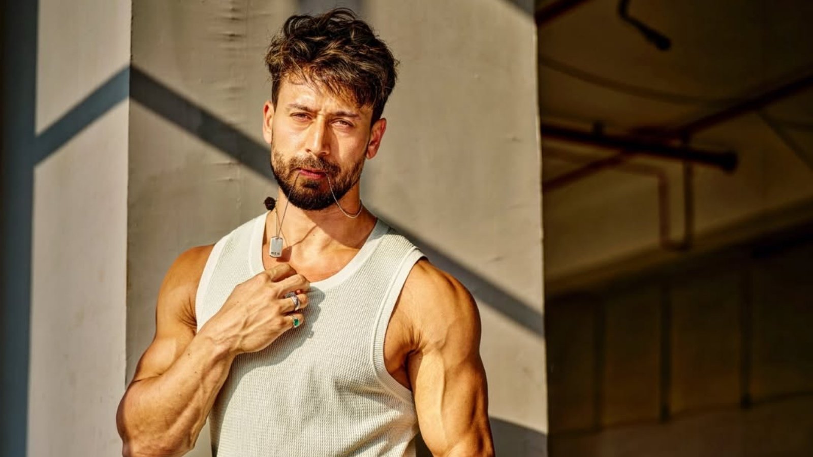 Tiger Shroff Reportedly Targeted in Mumbai Firing Incident! Three Suspects on Two-Wheeler?
